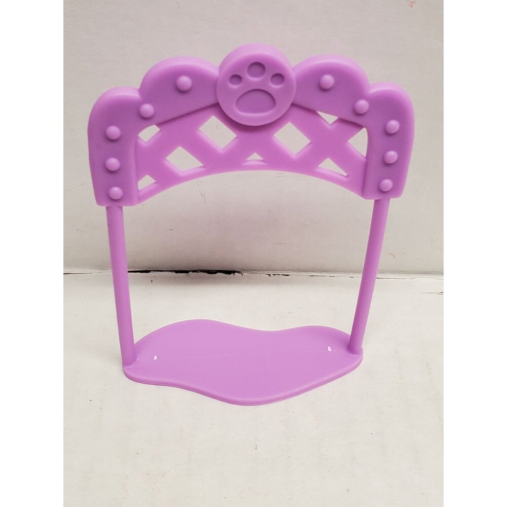 Hasbro 2007 Purple Plastic Pet Stand With Paw Design For Littlest Pet Shop Acces